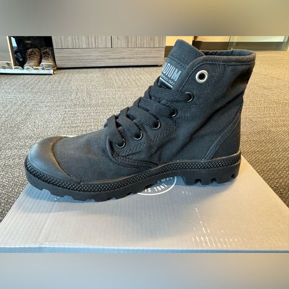 NWT Palladium Black Lace-Up Boots - Picture 2 of 8